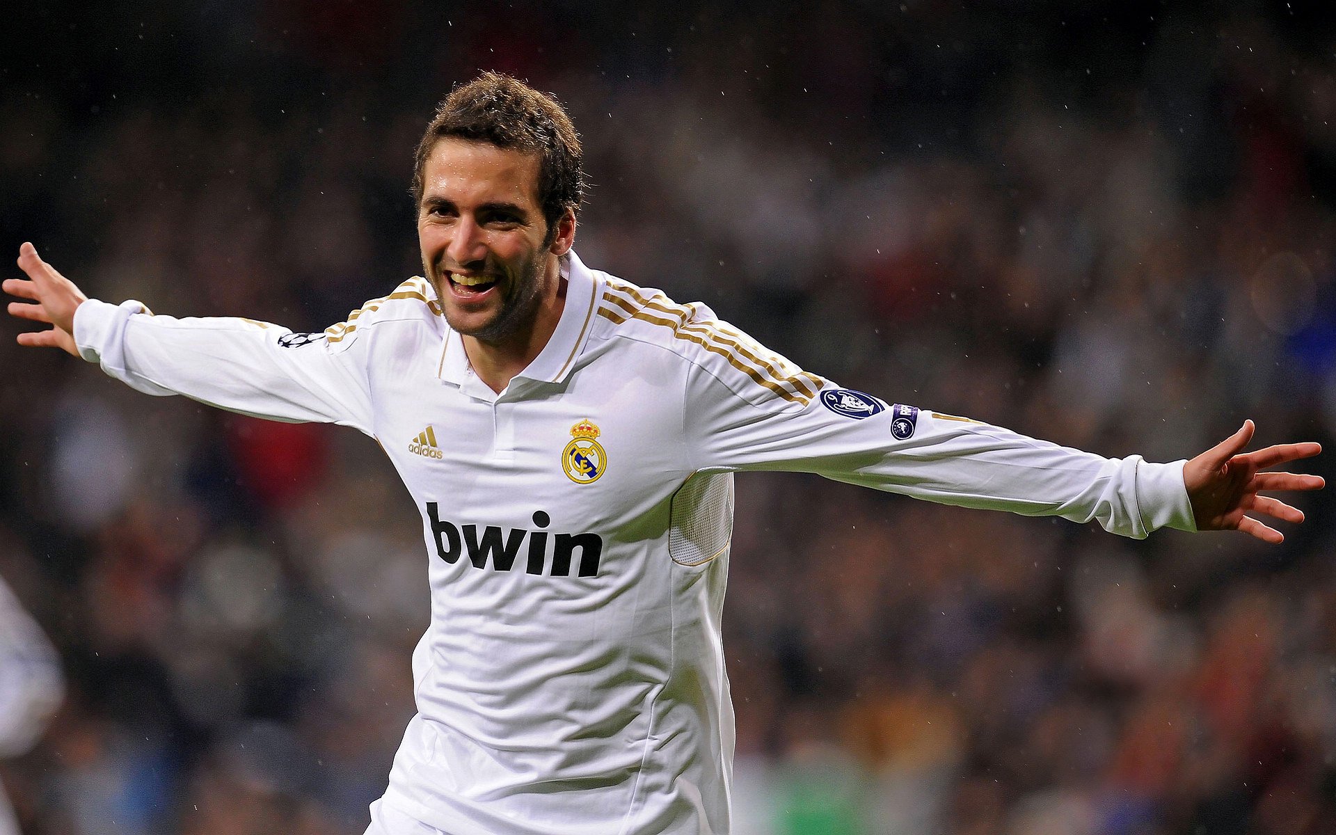 “球迷热议：支持的球队最动人瞬间”，支持球队的标语