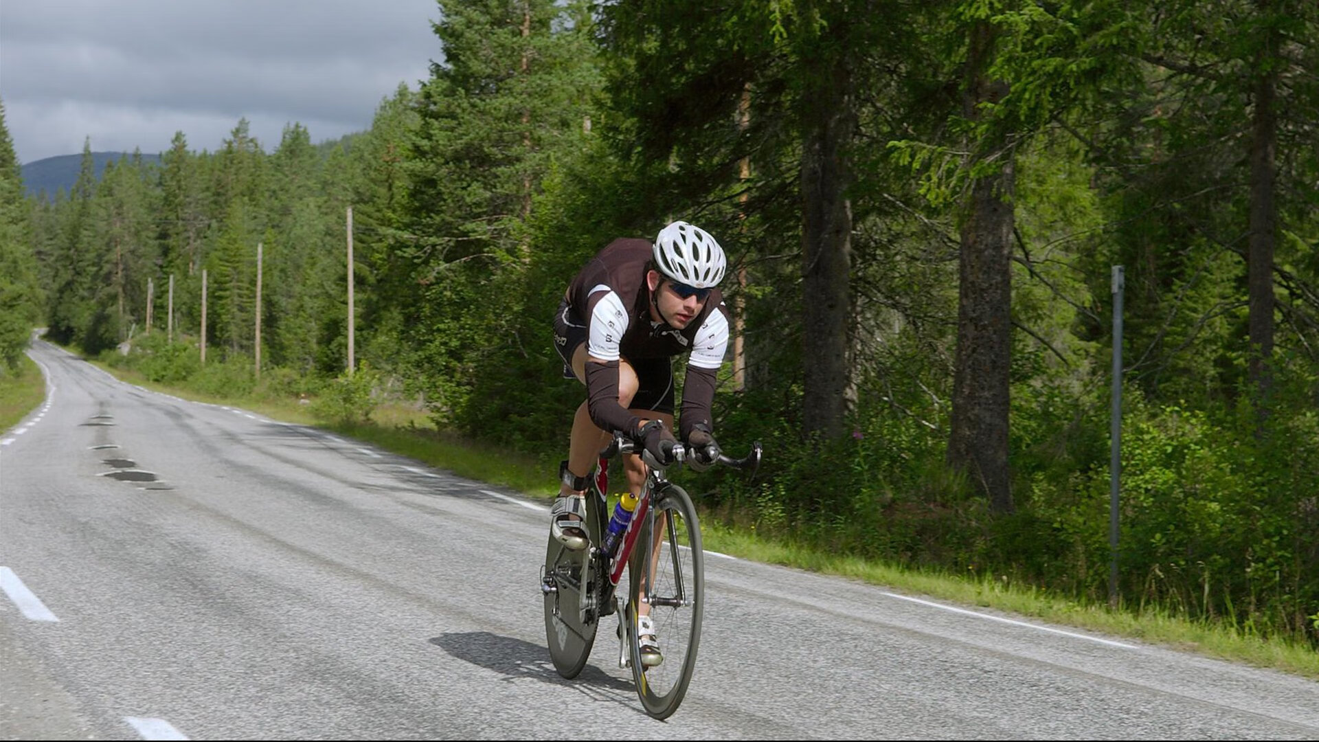 kaiyun开云·官方网站-雪中失误变神助攻，塞内加尔后卫封神出圈，塞内加尔鳎